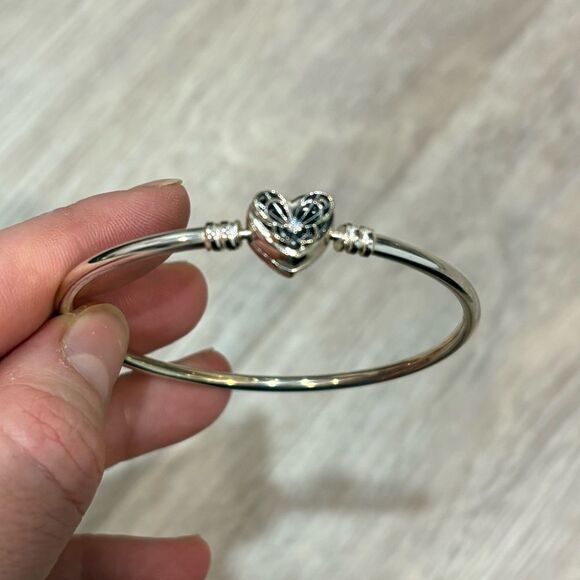 Pandora Moments Heart & Butterfly Bangle Bracelet White Silver NEW - Picture 2 of 6